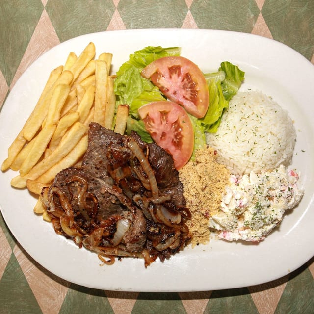 Bife Acebolado.