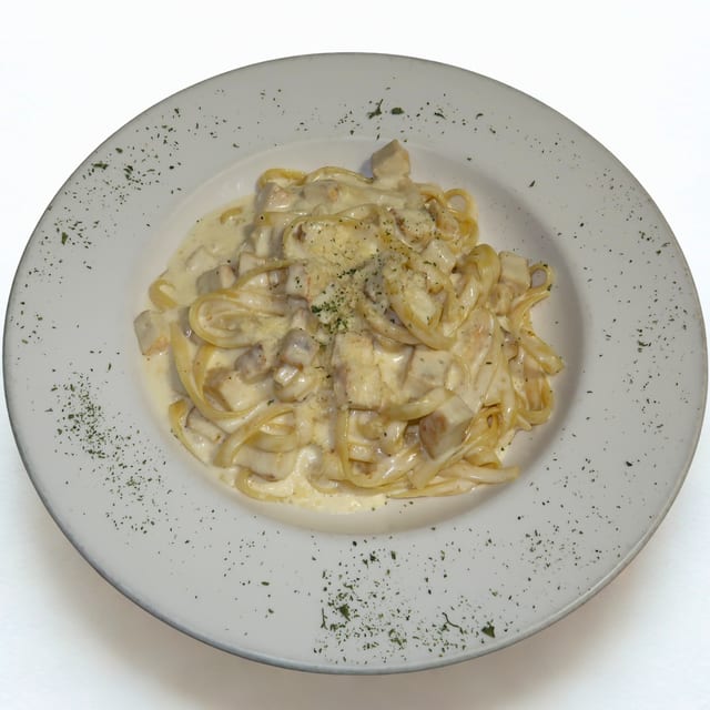 Catering Fettuccine Chicken Alfredo.